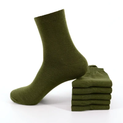 Maßgeschneiderte mittlere Crew-Militärsocken in Armeegrün, Doppelnadel-Baumwoll-Crew-Socken