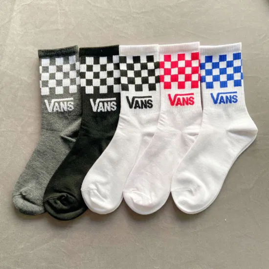 Gewebte individuelle Damen-Socken mit gesticktem Logo, modische bunte Crew-Kleidersocken für Damen